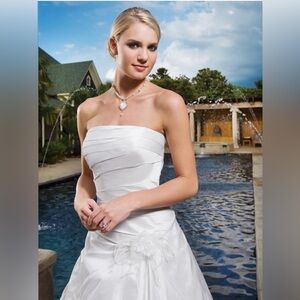 Kathy Ireland 2Be Raw Ivory Silk Ballgown Wedding Gown